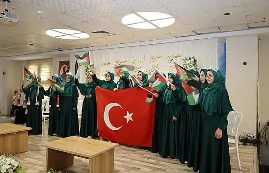 Yahyalı'da 12 öğrenci belgelerini aldı