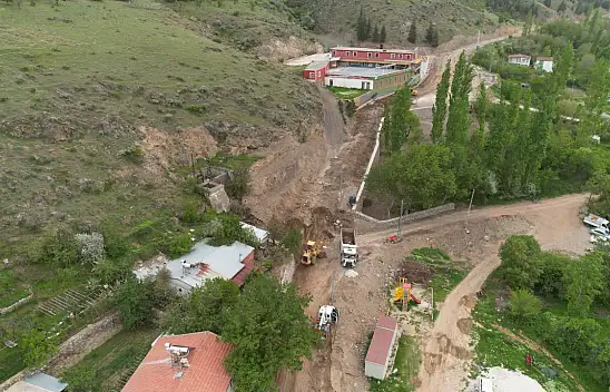 Yahyalı'da yolun altı üstüne geldi! Çalışmalar devam ediyor