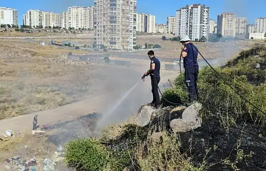 Yanı başında yangın çıktı, O işine devam etti