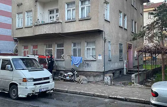 Evinde ölü bulundu
