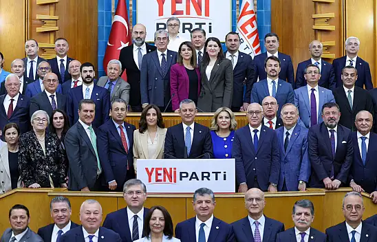 Yeni Parti'de görev dağılımı yapıldı