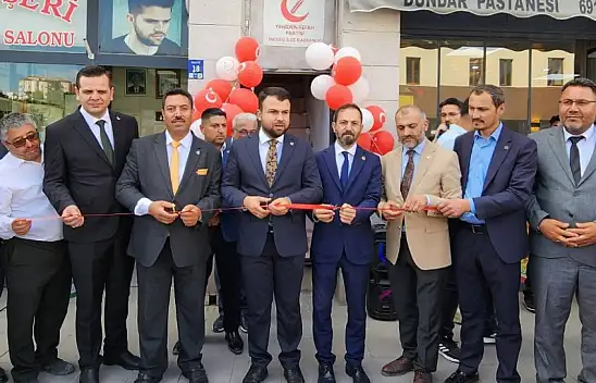 Yeniden Refah teşkilatı yeni binasına kavuştu
