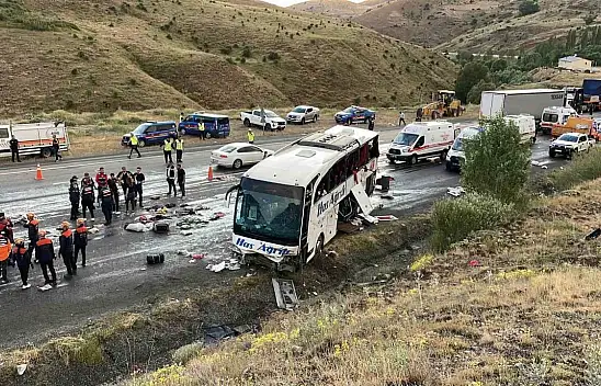 Korkunç kaza: 4 ölü, 33 yaralı