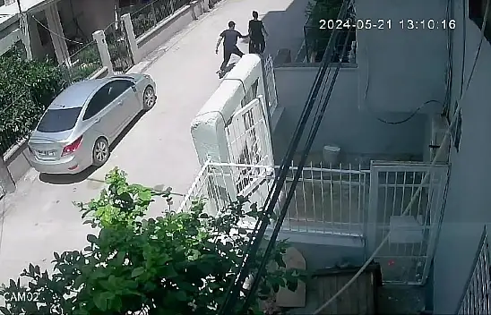 Yolda yürürken kapkaça uğradı