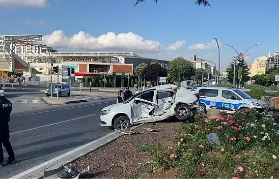 Yozgat'ta minibüs ile otomobil çarpıştı: 1 kişi hayatını kaybetti, 2 yaralı