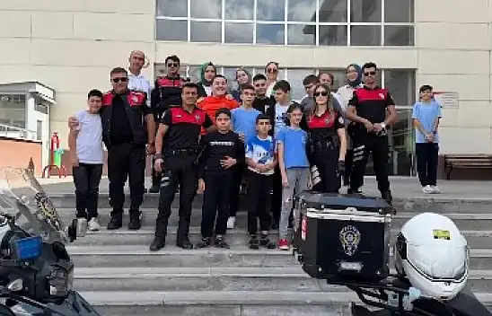 Geleceğin polisleri, yunusları dinledi