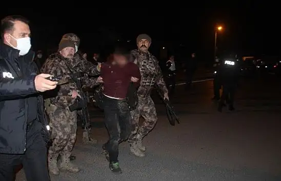 Flaş gelişme! Polis vuruldu!