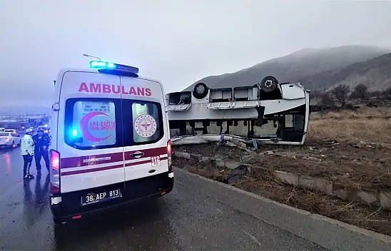 İşçi servisi takla attı: 1'i ağır 22 yaralı var