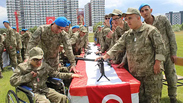 1 günlüğüne asker oldular