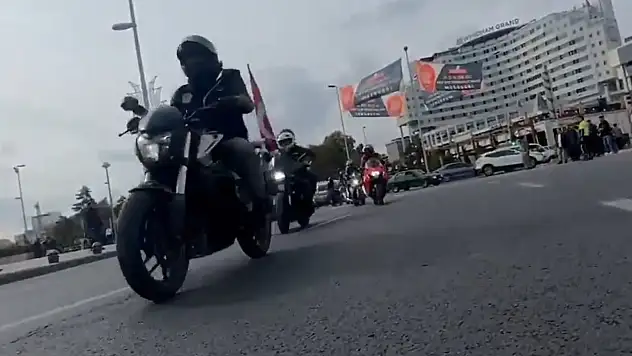 120 motorcu bakın neden Meydanda toplandı