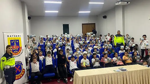 142 öğrenciye trafik eğitimi