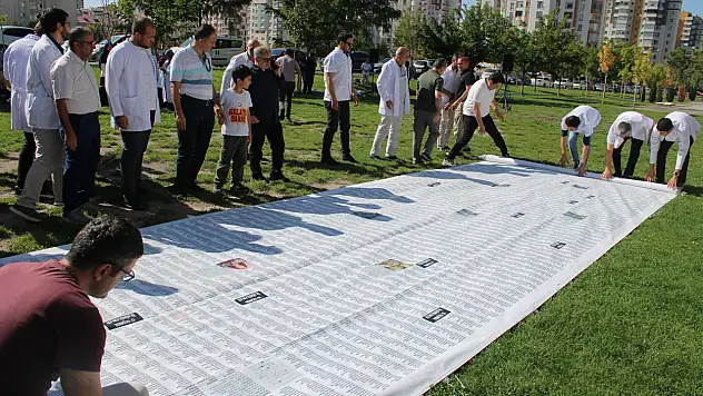 16 bin çocuğun ismi Kayseri'de açılan dev pankartta yaşatıldı