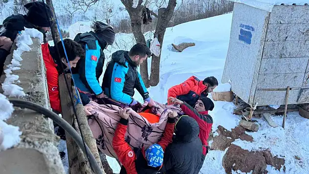 Mahsur kalan hasta 18 saatlik çalışmayla kurtarıldı