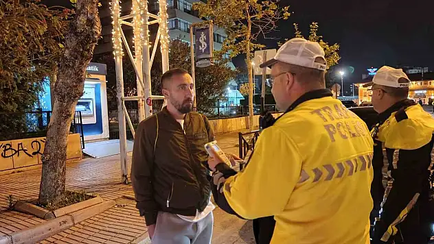 Alkollü şahıs polisi bakın nasıl kandırmaya çalıştı?