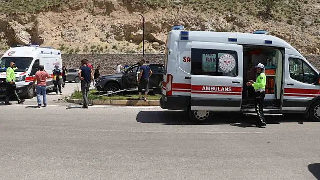 Kavşakta kaza: 3'ü çocuk 6 kişi...
