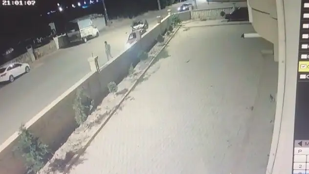 2 otomobile çarpıp kaçtı, kameralara  yakalandı