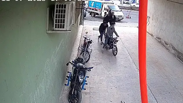 İlginç hırsızlık! Motosikleti iterek çaldılar