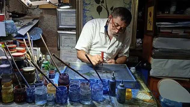 Sanatı aşkla yapıyor