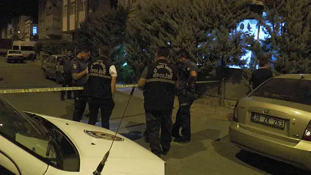 450 saatlik güvenlik kamerası kaydını incelediler, saldırganı enselediler