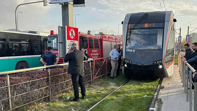 58 yaşındaki kadın tramvay altında kaldı