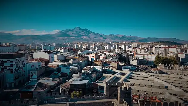70 bin öğrencinin tercihi: Kayseri'de öğrenci olmak neden ayrıcalık? Başkan Büyükkılıç açıkladı!