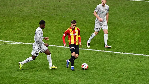 8 dakikada gelen şok: Kayserispor - Kocaelispor maçının kırılma anları