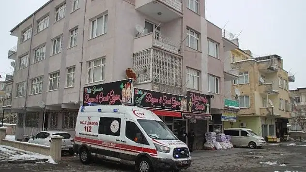 Evinde ölü olarak bulundu