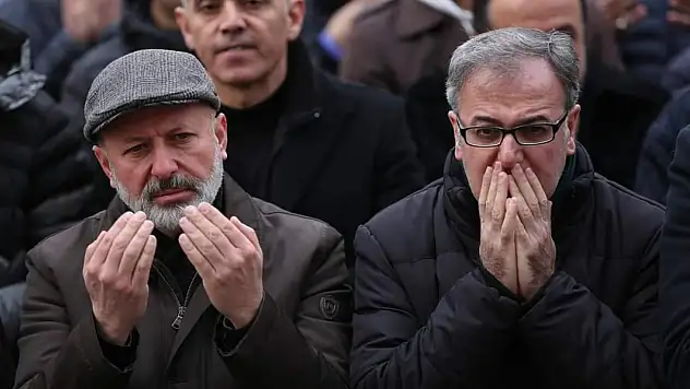 Acı haberi Başkan verdi: İsmet Ana hayatını kaybetti