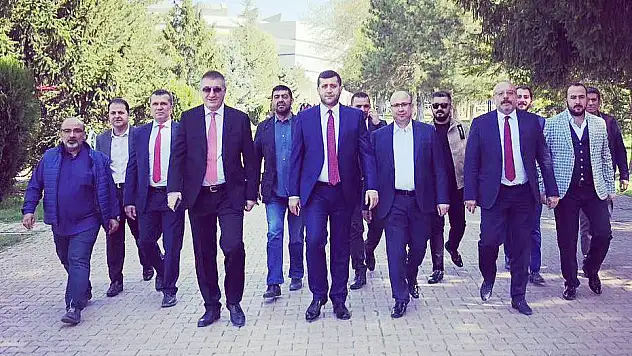 Baki Ersoy'u kim ya da kimler kızdırdı? Film sahnelerini aratmayan paylaşım!