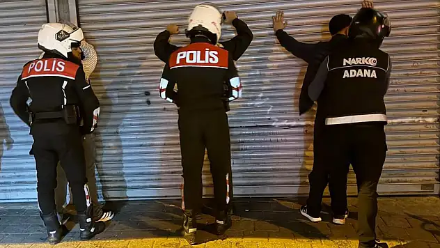 Uyuşturucu içen 20 şahıs suçüstü yakalandı