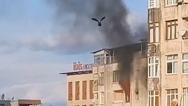 Apartmanda çıkan yangın korkuttu