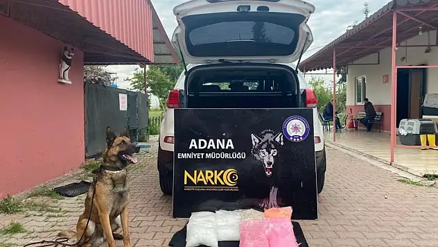 Adana'da bir araçtan 9 kilo metanfetamin, 50 bin uyuşturucu hap çıktı