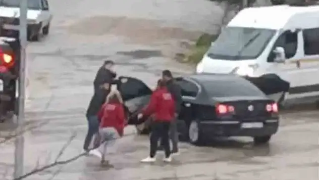 Trafikte sopalı kavga