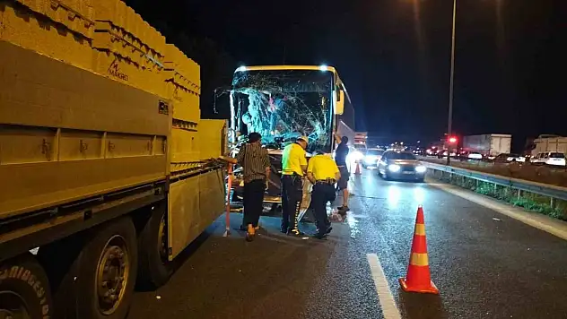 Adana'da biri otobüs 7 araç kazaya karıştı: 16 yaralı