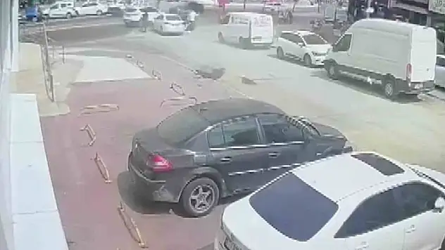 Dur ihtarına uymadı, polis aracına çarpınca yakalandı!
