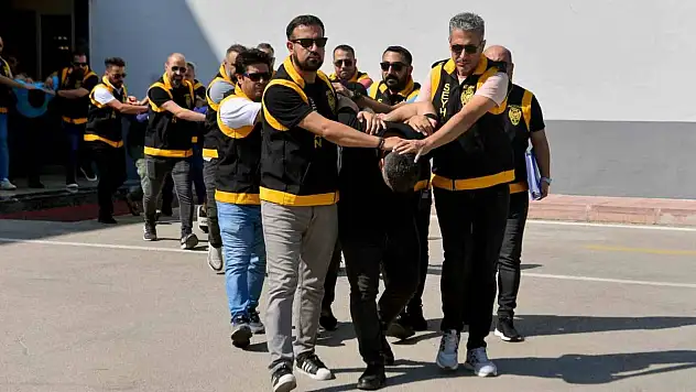 Haraç isteyen çeteye operasyon