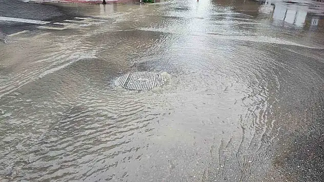 Adana'da cadde göle döndü