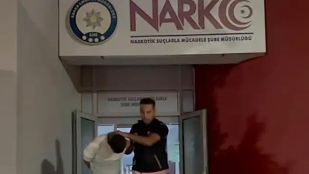 Adana'da madde aldığı iddia edilen şahıs narkotik polislerince yakalandı