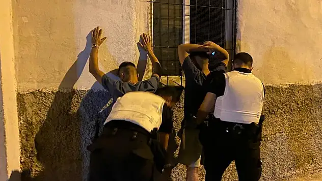 Adana'da narkotik polisi uyuşturucu satıcılarına göz açtırmıyor
