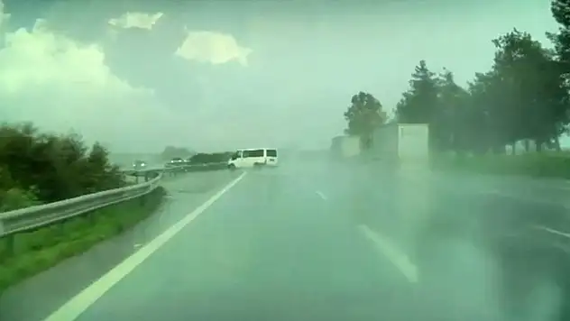 Panelvan araç takla attı