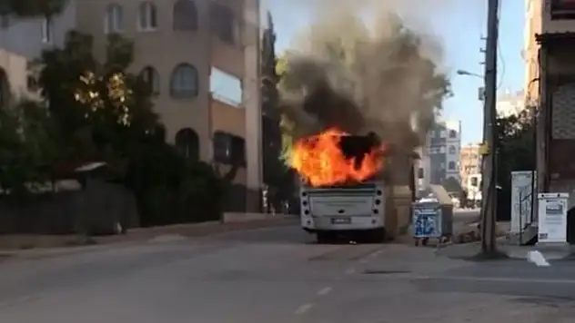 Adana'da otobüs yangını!