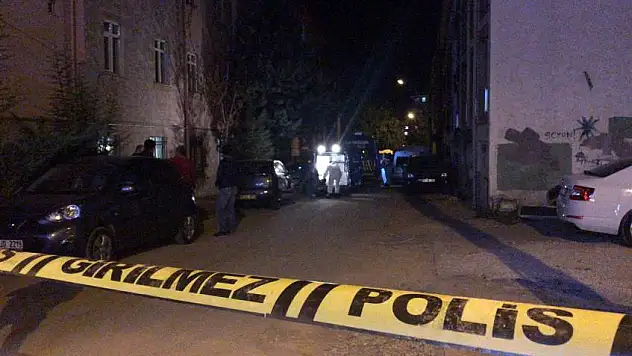 Adana'da polis servisine saldırı düzenleyen 2 terörist öldürüldü
