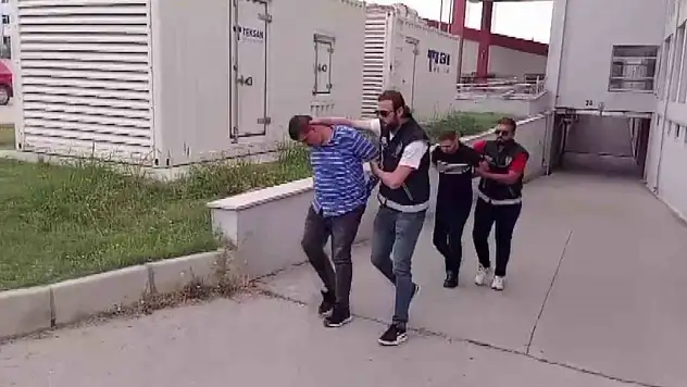 Tefecilik ve silah ticareti operasyonu: 2 tutuklama