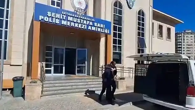 Trafikte araçtan inip sürücüye saldırdılar!