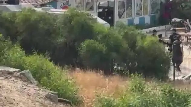 Baraka tipi iş yerleri yıkılıyor