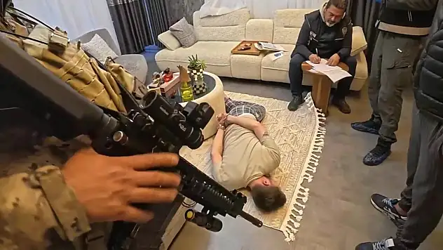 700 polisle eş zamanlı baskın