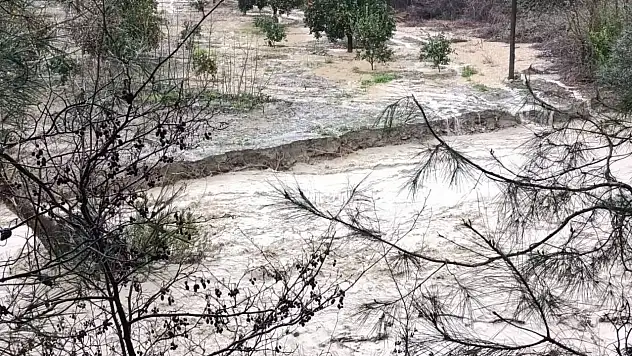 Sağanak yağış taşkına neden oldu!