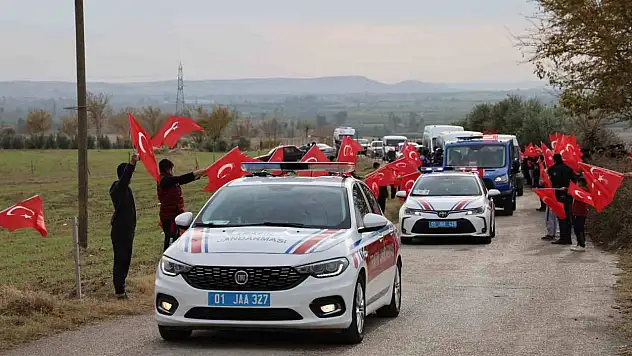 Adana şehidini son yolculuğuna uğurladı
