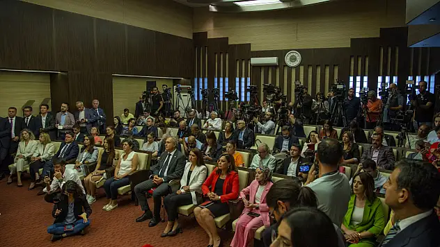 Adaylığını açıklayan Özel'e Kayseri'den destek