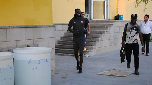 Adebayor, Kayserispor'da ilk antrenmanına çıktı